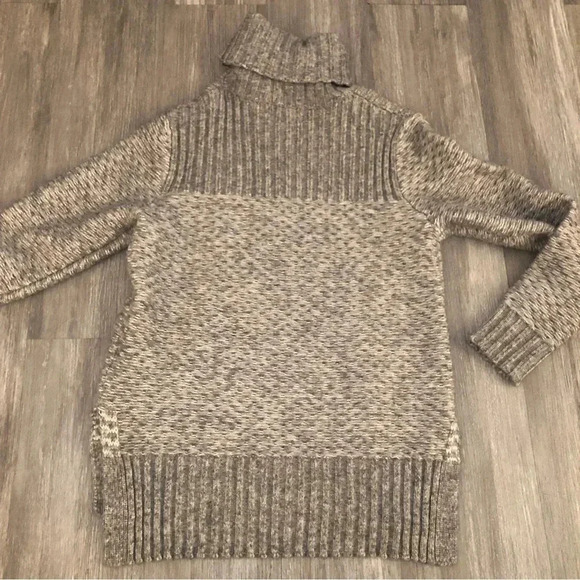 Banana Republic Soft Merino Wool Blend Heavy Knit Turtleneck Chunky Sweater M - Picture 10 of 10